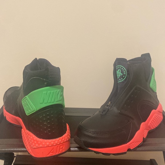 Nike Air Hurache Run Mid - Picture 1 of 7
